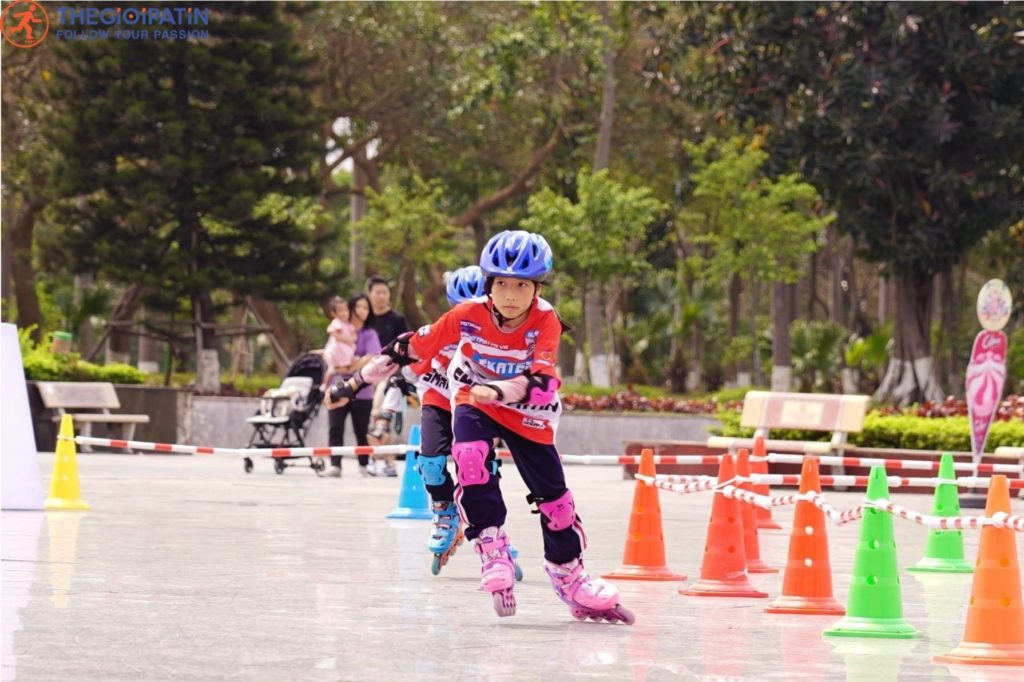 hướng dẫn trượt patin cho trẻ em